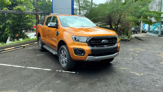 Ford Ranger dipajang di diler baru Ford AK Mampang, Jakarta Selatan.