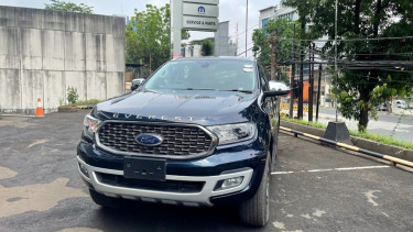 Ford Everest dipajang di diler baru Ford AK Mampang, Jakarta Selatan.