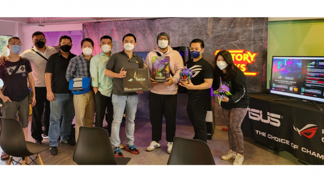 Asus ROG Evangelion.