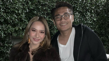 Bunga Citra Lestari dan manajer. 