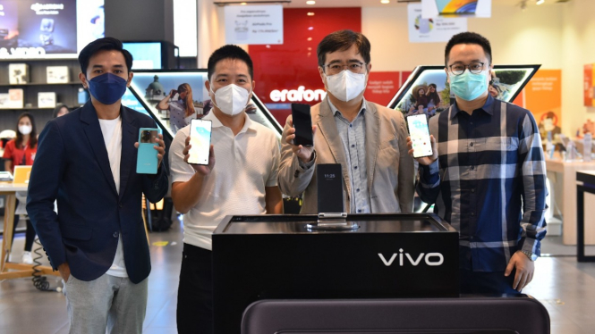 Jajaran Vivo X80 di Erafone.
