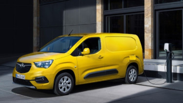 Ilustrasi gambar mobil komersial Opel Combo-e di Singapura