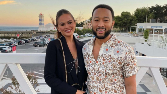 Chrissy Teigen dan John Legend