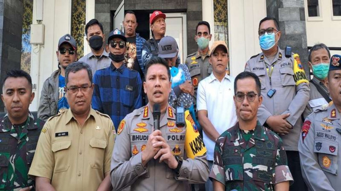 Kapolresta Malang Kota, Kombes Pol Budi Hermanto (tengah)