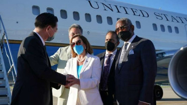 Menlu Taiwan Joseph Wu saat menyambut kehadiran Ketua DPR AS Nancy Pelosi