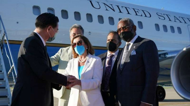 Menlu Taiwan Joseph Wu saat menyambut kehadiran Ketua DPR AS Nancy Pelosi