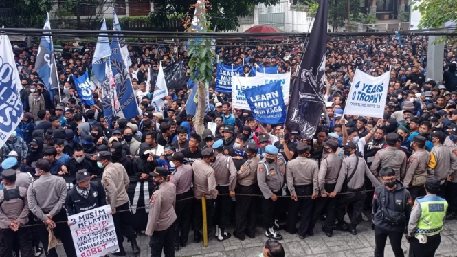 Bobotoh Geruduk Graha Persib