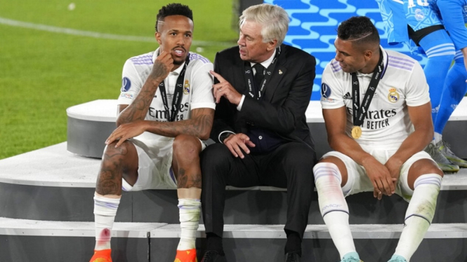 Carlo Ancelotti mengantarkan Real Madrid juara Piala Super Eropa 2022