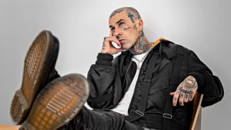 Travis Barker Positif COVID-19, Tur Blink-182 Ditunda?