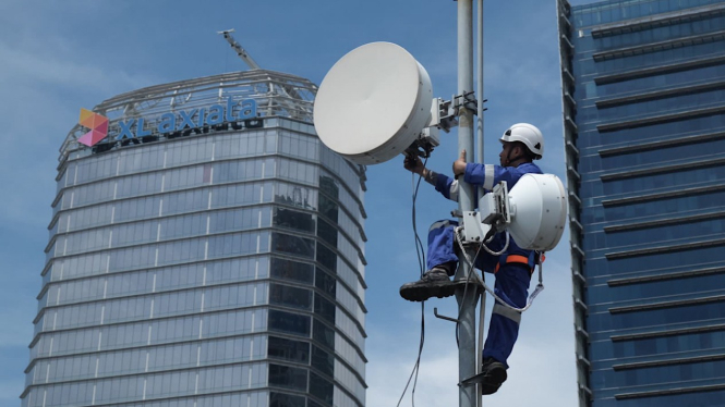 BTS XL Axiata.