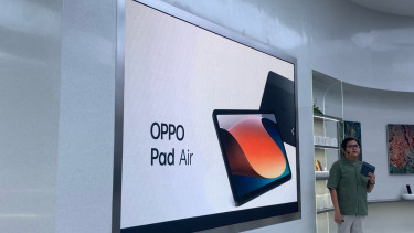 Public Relations Manager Oppo Indonesia Aryo Meidianto saat memperkenalkan Oppo Pad Air.