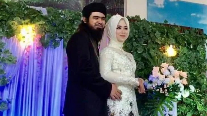 Gus Samsudin bersama sang istri, Yuni