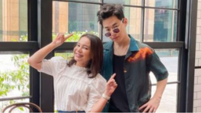 Rossa dan Henry Lau