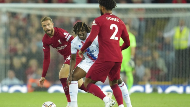 Eberechi Eze dalam laga Liverpool vs Crystal Palace
