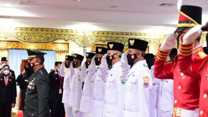 Tim Paskibraka yang bertugas mengibarkan bendera Merah Putih di Istana Merdeka