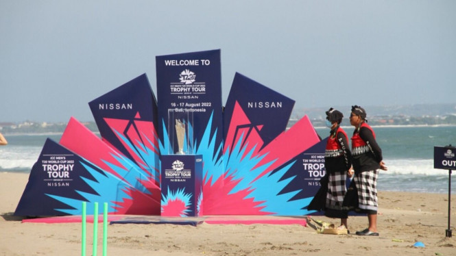 Pameran trofi Piala Dunia T20 ICC 2022