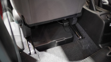 Baterai lithium-ion Suzuki Ertiga Hybrid.
