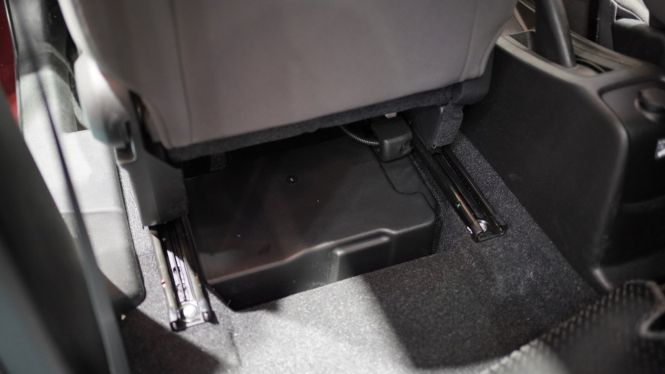 Baterai lithium-ion Suzuki Ertiga Hybrid.