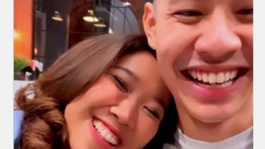 Komika Kiky Saputri bersama artis Malaysia, Meerqeen