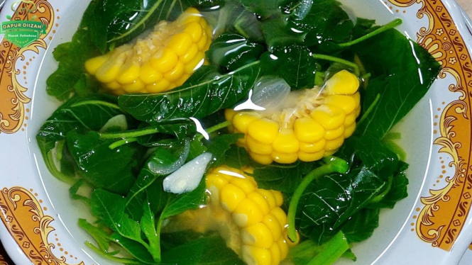 Sayur bening bayam dan jagung atau sayur bayam
