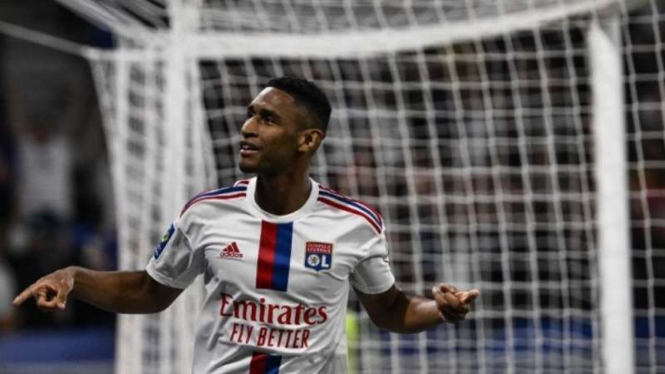 Pemain Lyon, Tete rayakan gol