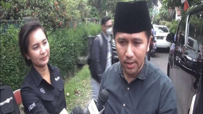 Wakil Gubernur Jawa Timur Emil Dardak di rumah duka, Jakarta Timur.