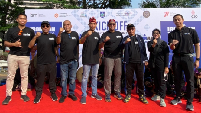 Kick Off Ironman 70.3 International Triathlon