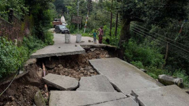 Hujan deras sebabkan banjir dan longsor parah di Himachal Pradesh State, India