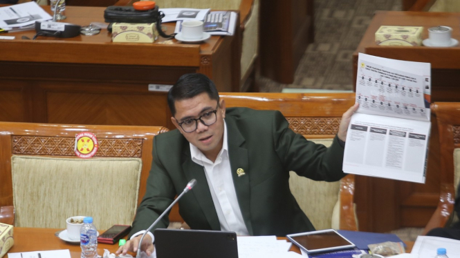 Arteria Dahlan PDIP Anggota DPR Komisi III