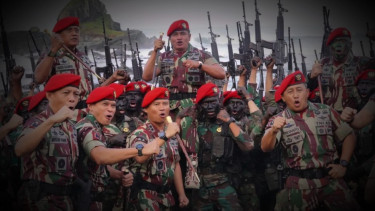 VIVA Militer: Pembaretan Kopassus TNI di Cilacap.