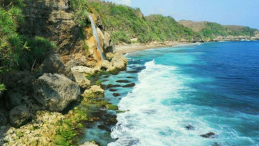 Pantai Umbul Waru