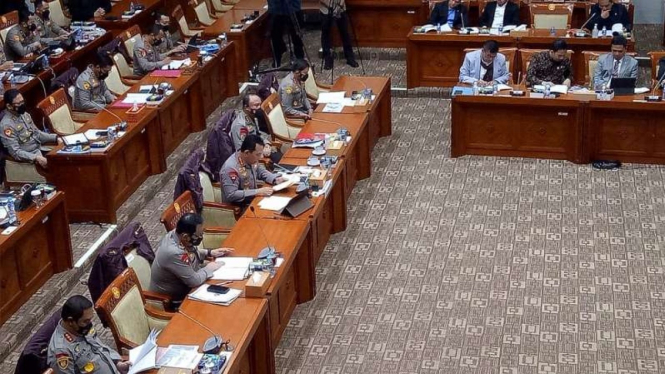 Kapolri Jenderal Listyo Sigit Prabowo saat ikuti rapat di Komisi III DPR.