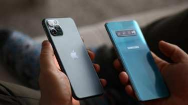 Ilustrasi iPhone dan Android. 