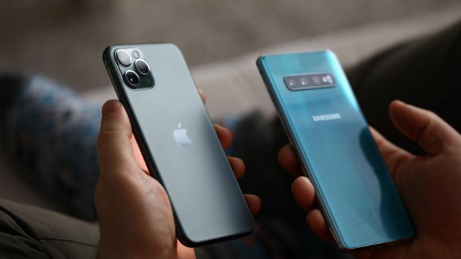Ilustrasi iPhone dan Android. 