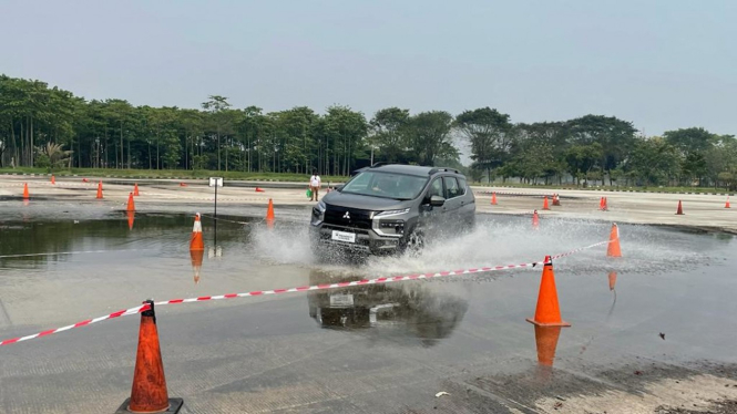 Test drive Mitsubishi New Xpander Cross.