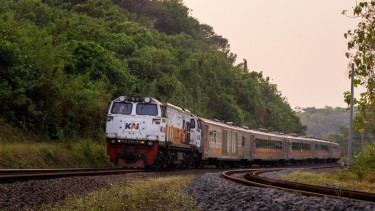 Kereta api.