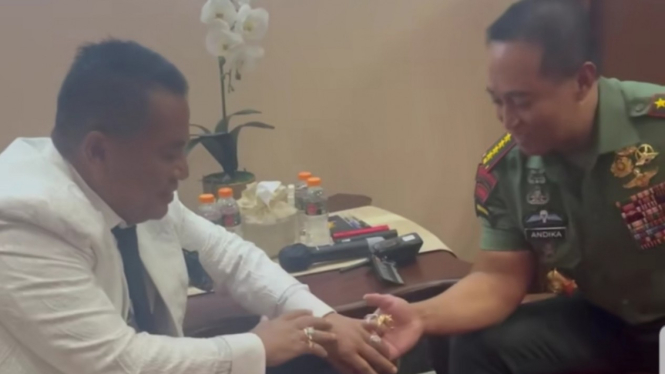 Hotman paris dan Andika Perkasa