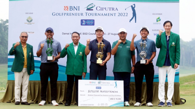 ki-ka) Managing Director of Ciputra Group Budiarsa Sastarawinata, Mathew Lumbantoruan, Menpora Zainudin Amali, Suteepat Praateeptienchai, Dirut BNI dan jajaran Direksi Ciputra Group dalam penutupan kompetisi BNI-Ciputra Golfpreneur Tournament 2022.