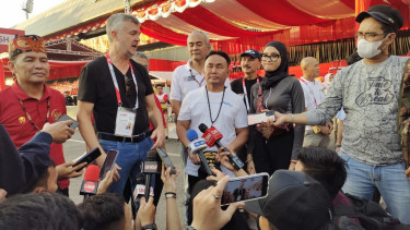 Dari Kiri: Ketua Panitia, Agustiar Sabran, Kristof Bruyneel, Gubernur Kalteng