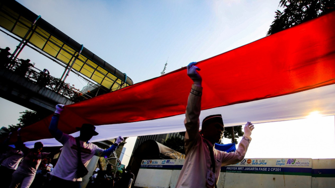 Kirab Bendera Merah Putih di Bunderan HI