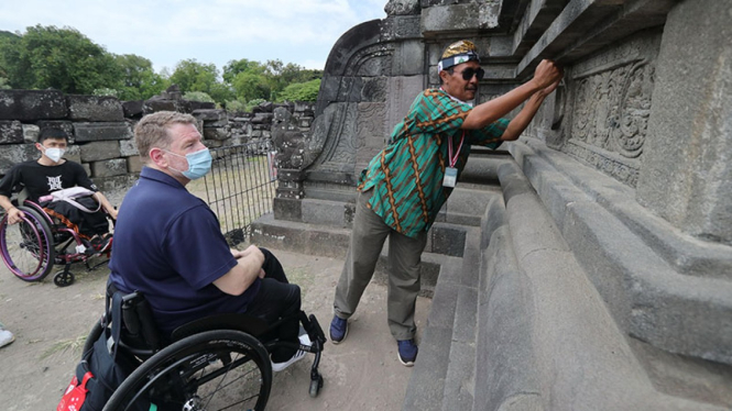 Atlet Para Bulutangkis Dunia berkunjung ke Candi Prambanan