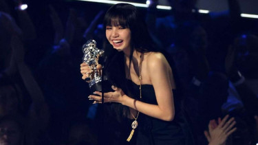 Lisa BLACKPINK memenangkan penghargaan MTV VMA