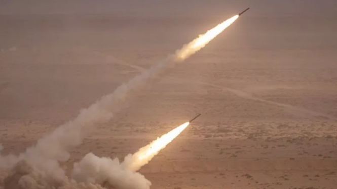 Sistem Roket Artileri Mobilitas Tinggi Amerika Serikat atau HIMARS.