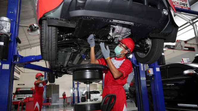 Layanan servis mobil Mitsubishi.