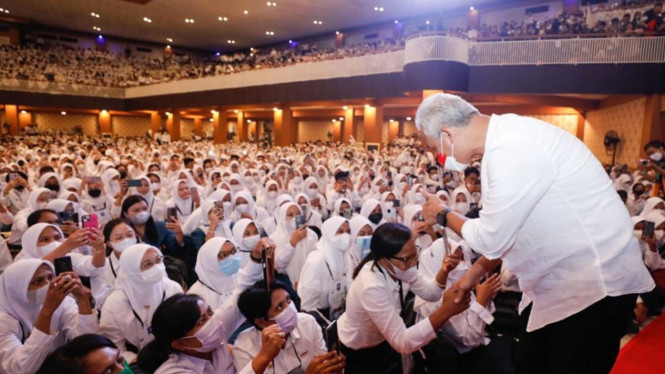 Mahasiswa Unair Surabaya teriaki Ganjar Pranowo dengan sebutan 