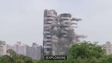 Detik detik penghancuran dua gedung pencakar langit di India