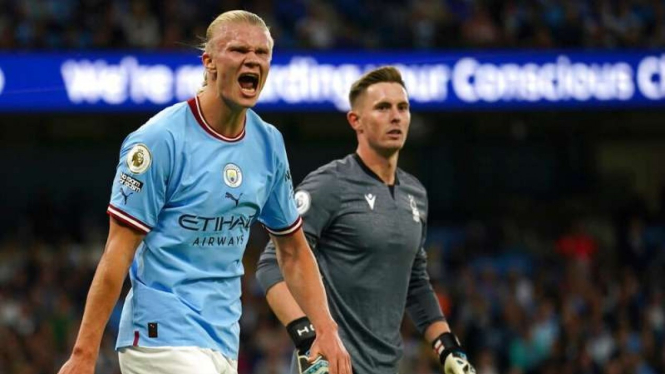 Pemain Manchester CIty, Erling Haaland rayakan gol.