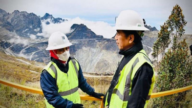 Presiden Jokowi dan Ibu Negara Iriana Jokowi saat meninjau Tambang Grasberg PTFI