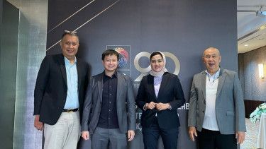 PP Perbasi bersama dengan Sekjen SEABA, Agus Mauro (kiri)