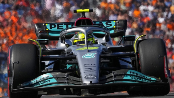 Pembalap Mercedes, Lewis Hamilton
